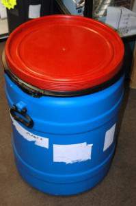 30-gallon-blue-plastic-barrel-food-grade-removable-lid-clean-nice.jpg