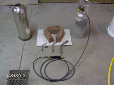 My fire extinguisher (10L) boiler<br />Use a General model WS-800<br />Has the wide mouth with a swivel nut top<br />Durarock baseplate with red brick stand<br />3 different turbo torch nozzles