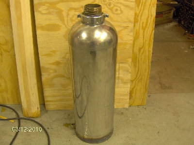 The boiler General model WS800 2 1/2 gallon (10L)<br />Has a 2 1/2&quot; fine threaded top with a set of lugs so you can disassemble by hand.<br />Drilled out the top and installed a 2&quot; threaded copper lined brass nipple.