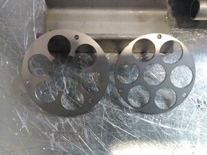one baffle have a smaller outside diameter, the other one a bigger inside diameter. Each diameter have a surface even bigger, and is even big as my 21.7mm cooling water inlet.